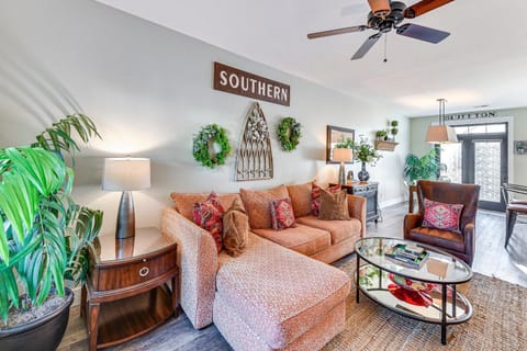 1 Mi to Old Town Cheerful Bluffton Townhome! House in Bluffton