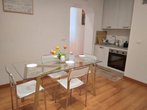 Kitchen or kitchenette, Dining area, dishwasher, minibar, oven, pet friendly, stove