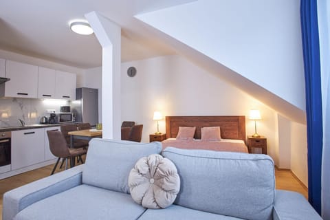 Bed, Kitchen or kitchenette, Living room, Seating area, Dining area, Bedroom