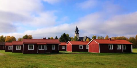 Property building, Day, Natural landscape, Garden, Garden view