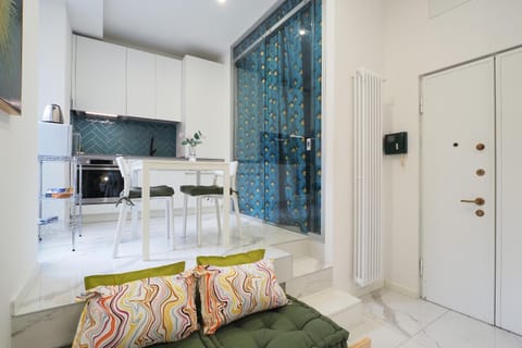 Kitchen or kitchenette, Living room, Seating area, Dining area