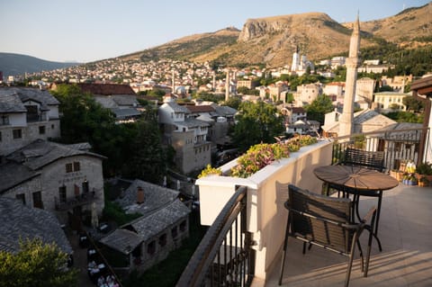 View (from property/room), Balcony/Terrace, Dining area, City view