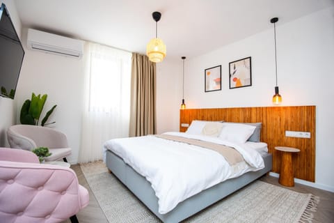 Bed, TV and multimedia, Bedroom, air conditioner