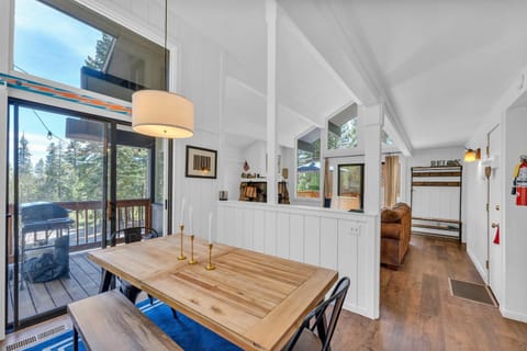 Bright 3BR Near Kings Beach and Northstar House in Tahoe Vista