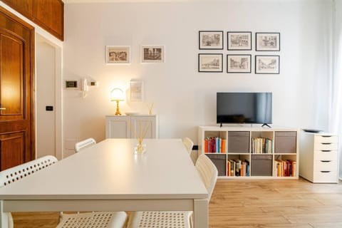 TV and multimedia, Living room, Seating area, Dining area, Evening entertainment