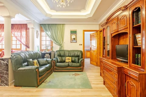 Communal lounge/ TV room, TV and multimedia, Living room, Seating area