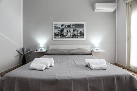 Bed, Bedroom, air conditioner
