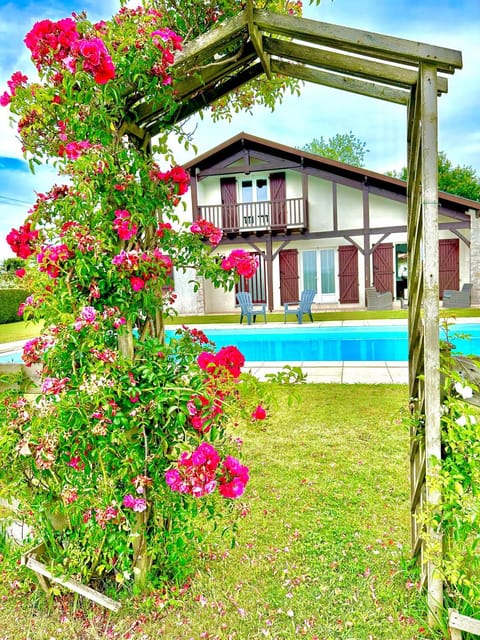 Property building, Garden, Balcony/Terrace, Garden view, Pool view, Swimming pool