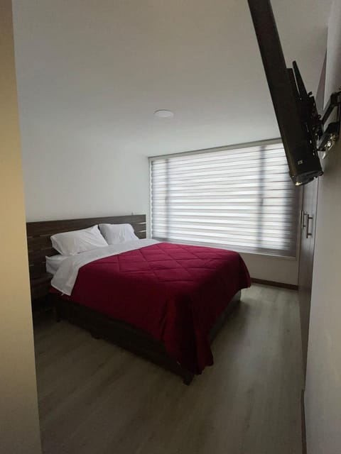 Bed, TV and multimedia, Bedroom