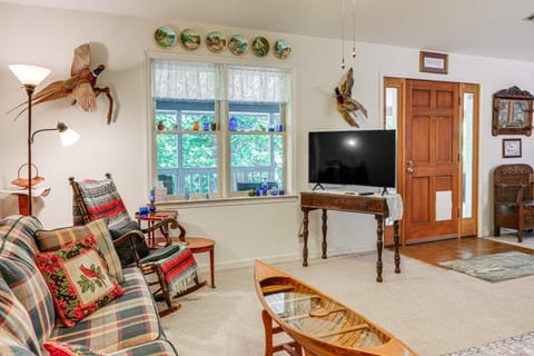 Peaceful Harrison Duplex with Porch and Grill! House in Chattanooga