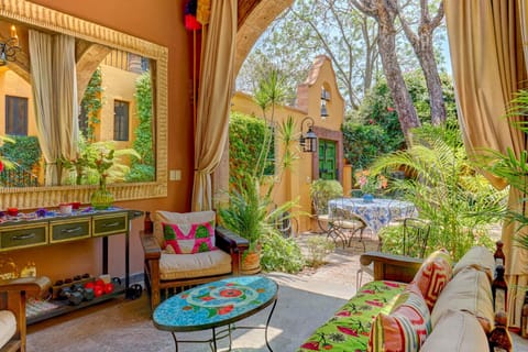 Patio, Garden, Garden, Living room, Seating area, Garden view