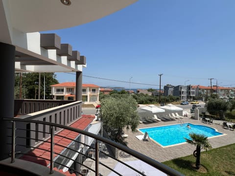 Balcony/Terrace, Pool view, Swimming pool