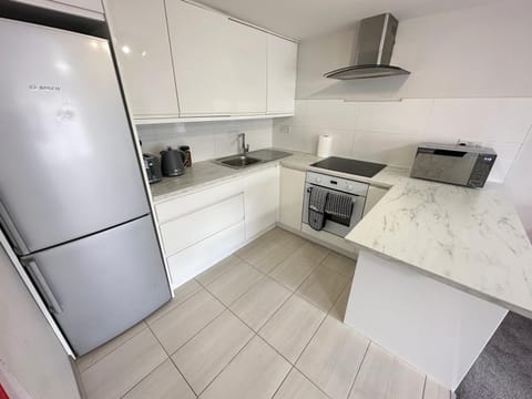 Horizon House, Modern 1-Bedroom, Netflix, WiFi, Free Parking, Oxford Apartment in Oxford