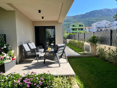 Garden, Balcony/Terrace, Seating area, Garden view