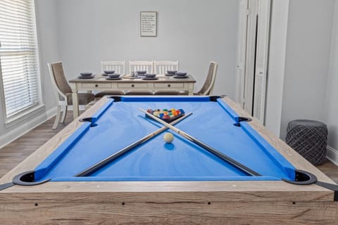 Billiard, Game Room