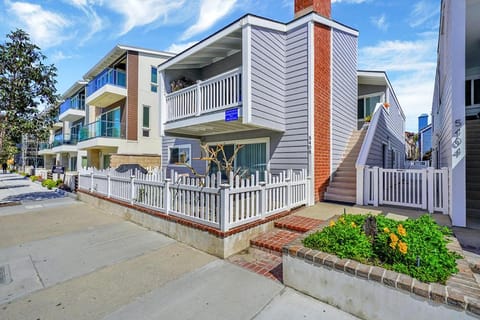 5408 Seashore Dr A House in Newport Beach