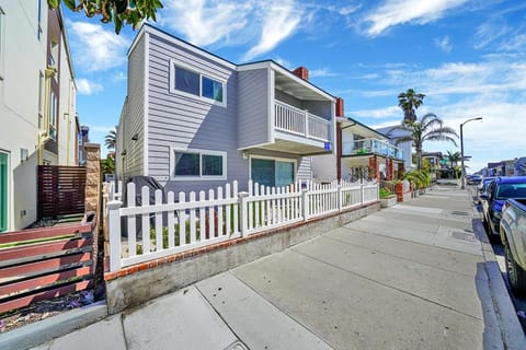 5408 Seashore Dr A House in Newport Beach