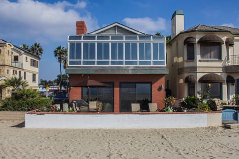 5911 Seashore Dr House in Newport Beach