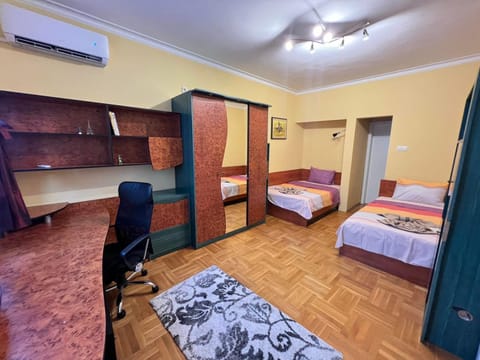 Bed, Photo of the whole room, air conditioner