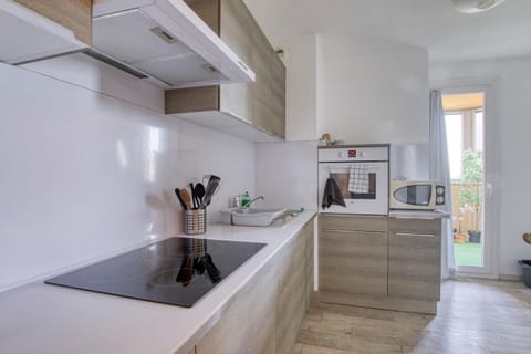 Kitchen or kitchenette, stove