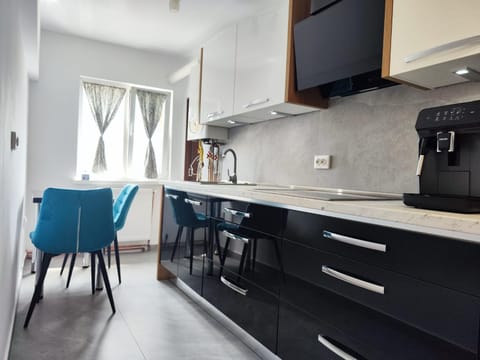 Kitchen or kitchenette, Dining area, stove
