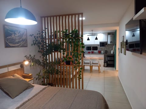 Bed, TV and multimedia, Kitchen or kitchenette, Living room, Photo of the whole room, Seating area, Dining area, Bedroom, minibar