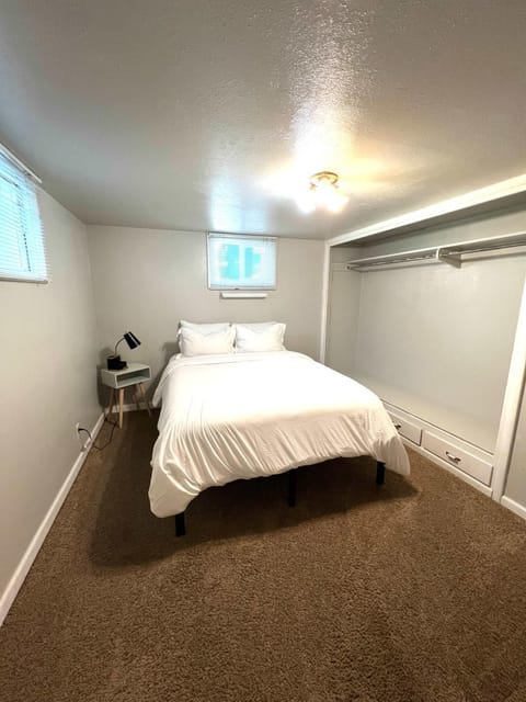 Cozy basement apartment - blocks from Old Town Apartment in Pocatello