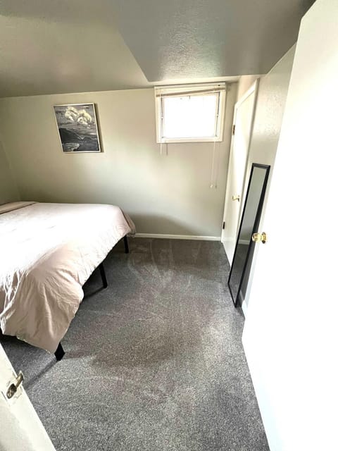 Cozy basement apartment - blocks from Old Town Apartment in Pocatello