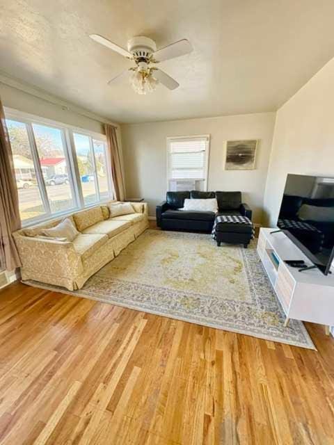 Historic 2 bedroom home in Old Town-main floor Apartment in Pocatello