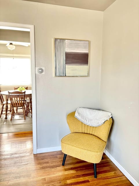 Historic 2 bedroom home in Old Town-main floor Apartment in Pocatello