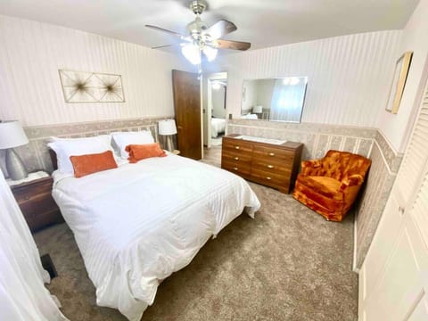 Roomy Midtown Home-Large and Central to Everything House in Pocatello