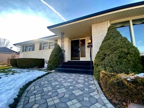 Roomy Midtown Home-Large and Central to Everything House in Pocatello