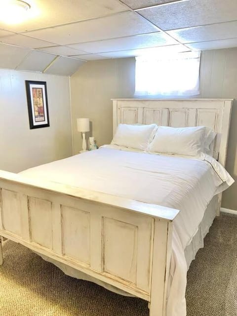 Comfy Pocatello home-central to park and grocery House in Pocatello