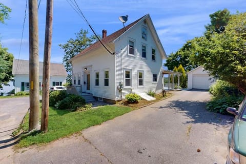 Property building, Day, Neighbourhood