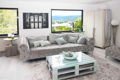 Summer, Living room, Seating area