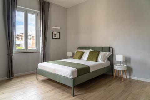 Bed, Bedroom, towels, air conditioner
