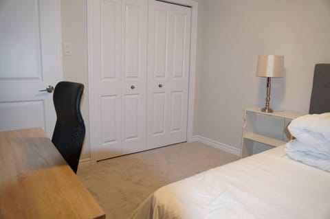 Fully Furnished Room in Serene Environment Vacation rental in Gatineau