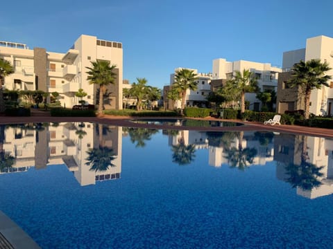 Property building, Day, Pool view, Swimming pool, Swimming pool