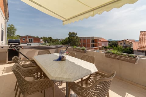 Balcony/Terrace, children, Family