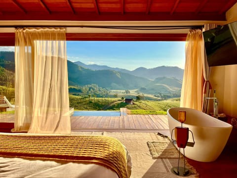 Communal lounge/ TV room, Bed, Natural landscape, TV and multimedia, Photo of the whole room, Bedroom, Mountain view
