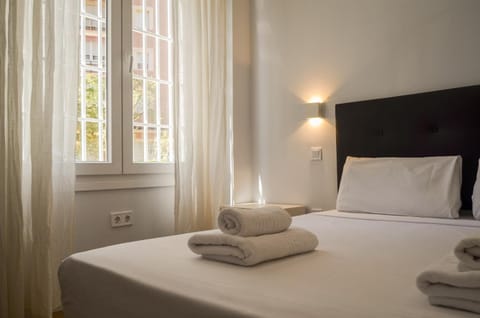 Bedroom, towels