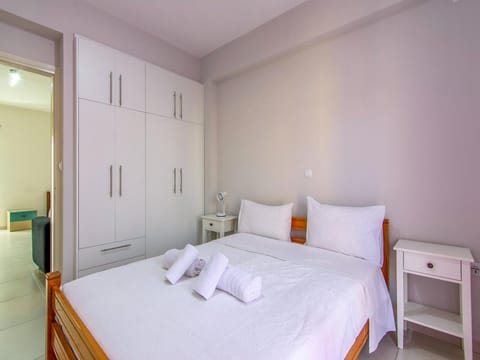 Bed, Photo of the whole room, Bedroom, towels, wardrobe