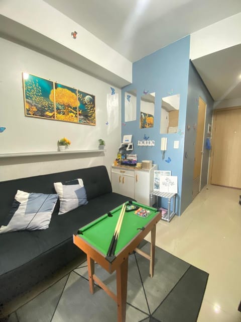 TV and multimedia, Kitchen or kitchenette, Living room, Seating area, Dining area