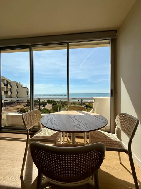 View (from property/room), Living room, Seating area, Dining area, Sea view