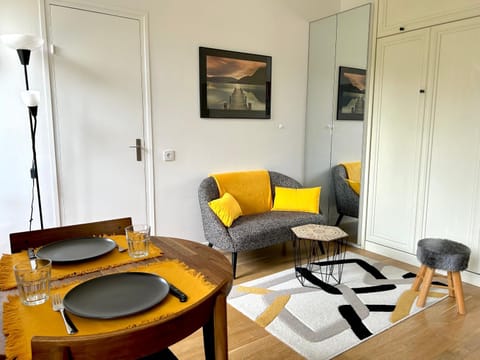 Living room, Seating area, Dining area
