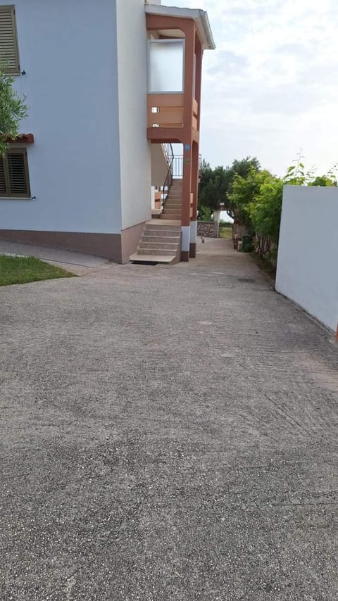 Apartman Ksenija 2 Apartment in Lun