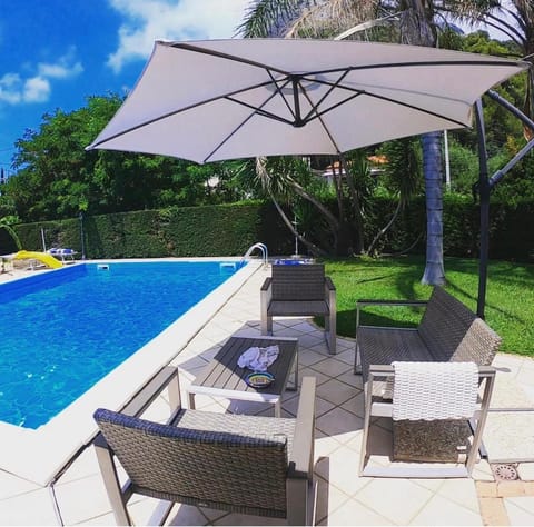 Day, Garden, Garden, Pets, Pets, Pets, Garden view, Pool view, Swimming pool, Swimming pool, pet friendly, pet friendly, sunbed