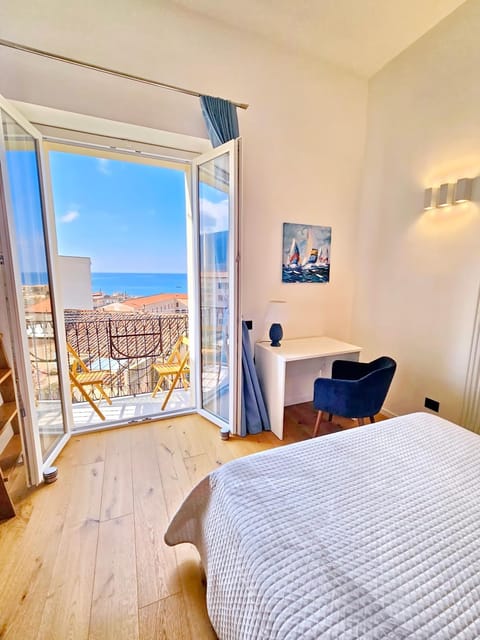 Bed, View (from property/room), Balcony/Terrace, Photo of the whole room, Bedroom