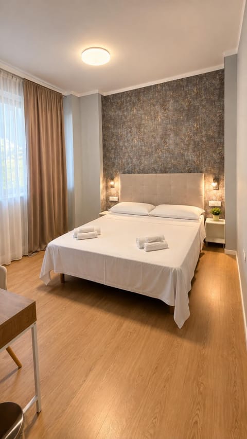 Bed, Photo of the whole room, Bedroom, towels