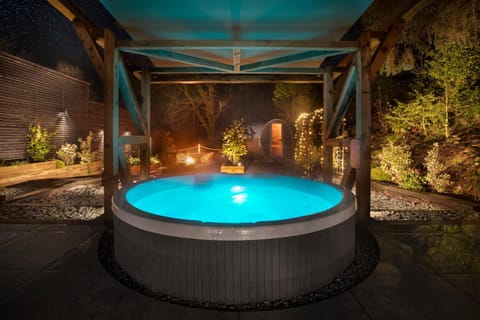 Aphrodites Group - Luxury Hot Tub Suites in Central Lake District! Hotel in Bowness-on-Windermere